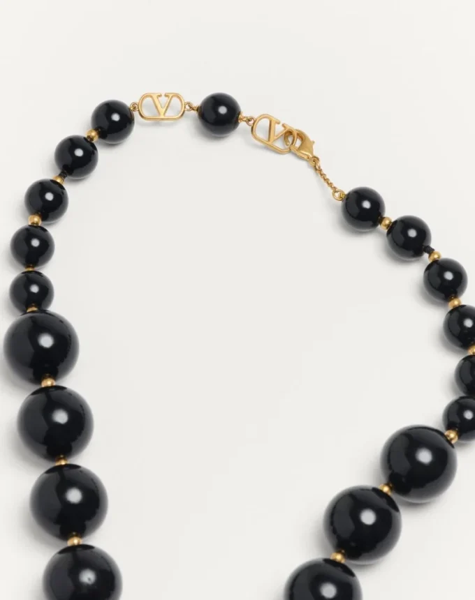 Naszyjnik Coeur Royal z metalu, żywicy, emalii i kryształów Swarovski® Naszyjnik Coeur Royal z metalu, żywicy, emalii i kryształów Swarovski®