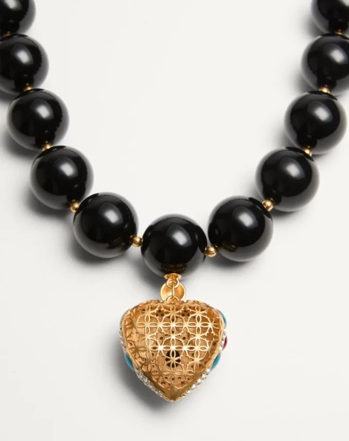 Naszyjnik Coeur Royal z metalu, żywicy, emalii i kryształów Swarovski® Naszyjnik Coeur Royal z metalu, żywicy, emalii i kryształów Swarovski®