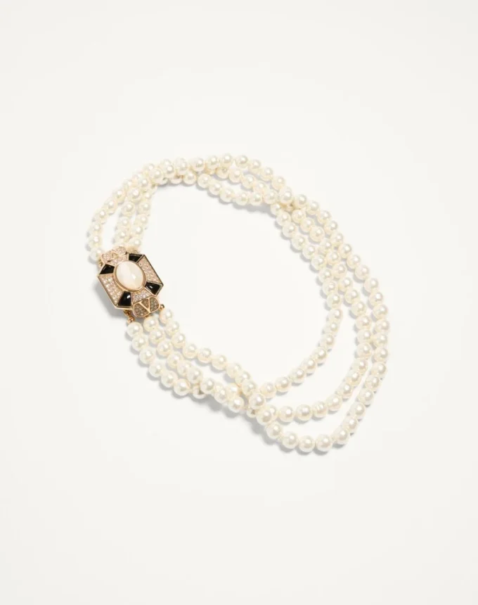 Naszyjnik Pas Plus z metalu, emalii, żywicy, pereł i kryształów Swarovski® Naszyjnik Pas Plus z metalu, emalii, żywicy, pereł i kryształów Swarovski®