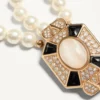 Naszyjnik Pas Plus z metalu, emalii, żywicy, pereł i kryształów Swarovski® Naszyjnik Pas Plus z metalu, emalii, żywicy, pereł i kryształów Swarovski®