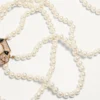 Naszyjnik Pas Plus z metalu, emalii, żywicy, pereł i kryształów Swarovski® Naszyjnik Pas Plus z metalu, emalii, żywicy, pereł i kryształów Swarovski®