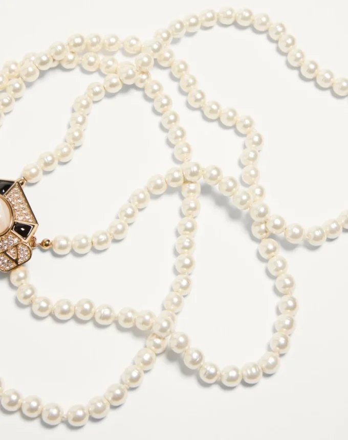 Naszyjnik Pas Plus z metalu, emalii, żywicy, pereł i kryształów Swarovski® Naszyjnik Pas Plus z metalu, emalii, żywicy, pereł i kryształów Swarovski®