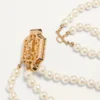 Naszyjnik Pas Plus z metalu, emalii, żywicy, pereł i kryształów Swarovski® Naszyjnik Pas Plus z metalu, emalii, żywicy, pereł i kryształów Swarovski®