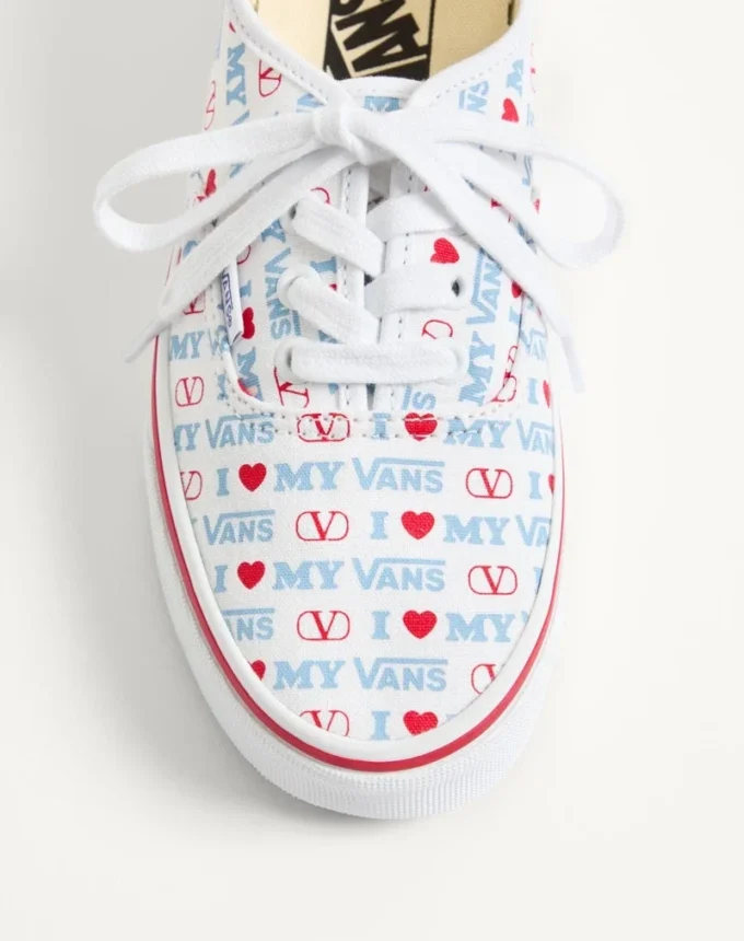 Niskie trampki Valentino Garavani i Vans z nadrukiem Valentino Vans Love na tkaninie
