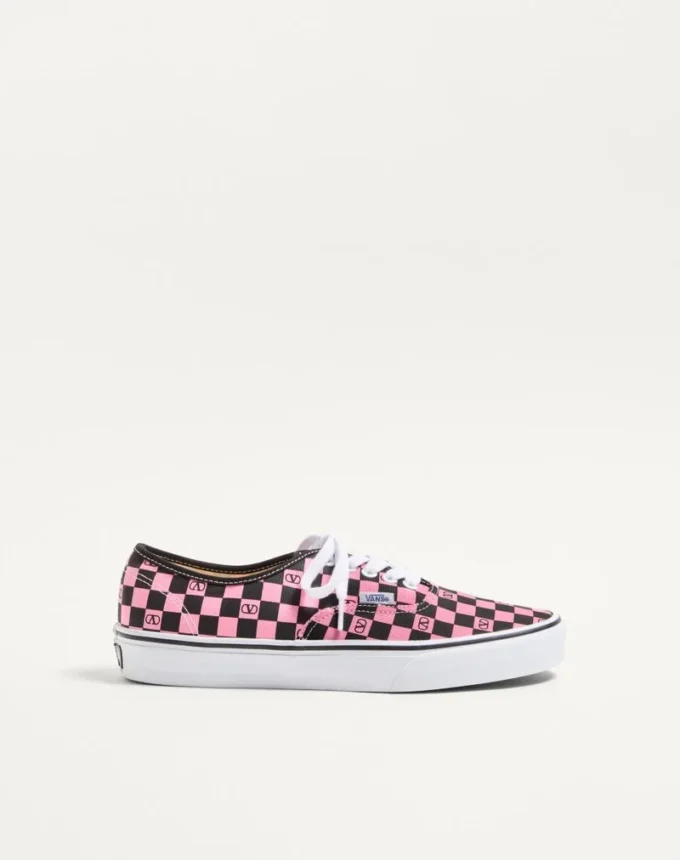 Niskie trampki Valentino Garavani i Vans z tkaniny z nadrukiem VLogo w szachownicę Niskie trampki Valentino Garavani i Vans z tkaniny z nadrukiem VLogo w szachownicę
