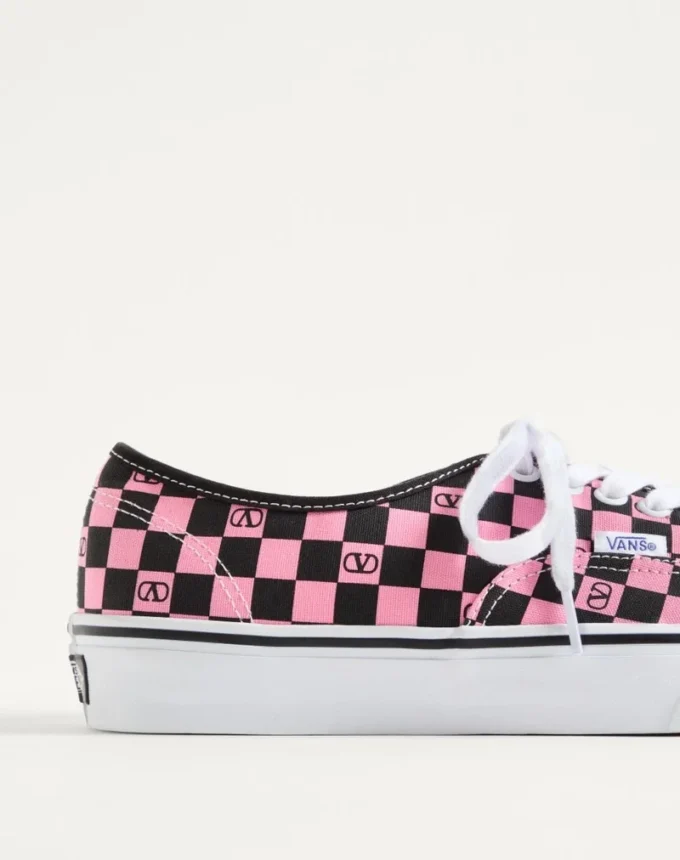 Niskie trampki Valentino Garavani i Vans z tkaniny z nadrukiem VLogo w szachownicę Niskie trampki Valentino Garavani i Vans z tkaniny z nadrukiem VLogo w szachownicę