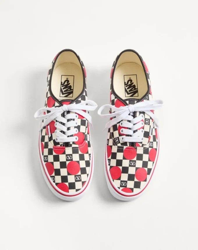 Niskie trampki Valentino Garavani i Vans z tkaniny z nadrukiem VLogo w szachownicę i detalami w kropki Niskie trampki Valentino Garavani i Vans z tkaniny z nadrukiem VLogo w szachownicę i detalami w kropki