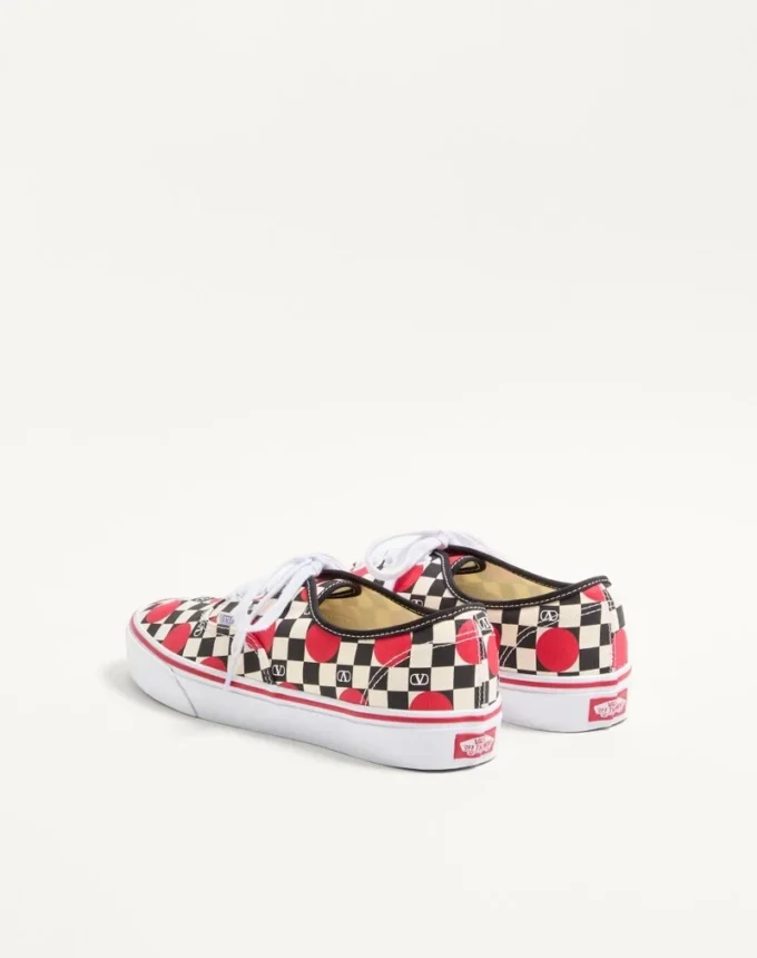 Niskie trampki Valentino Garavani i Vans z tkaniny z nadrukiem VLogo w szachownicę i detalami w kropki Niskie trampki Valentino Garavani i Vans z tkaniny z nadrukiem VLogo w szachownicę i detalami w kropki