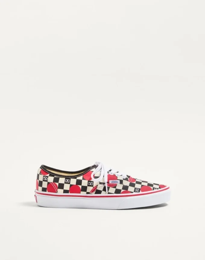 Niskie trampki Valentino Garavani i Vans z tkaniny z nadrukiem VLogo w szachownicę i detalami w kropki Niskie trampki Valentino Garavani i Vans z tkaniny z nadrukiem VLogo w szachownicę i detalami w kropki