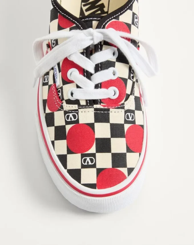 Niskie trampki Valentino Garavani i Vans z tkaniny z nadrukiem VLogo w szachownicę i detalami w kropki