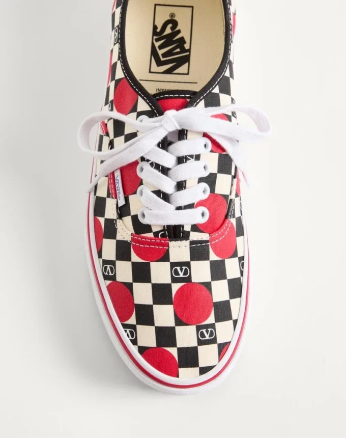 Niskie trampki Valentino Garavani i Vans z tkaniny z nadrukiem VLogo w szachownicę i detalami w kropki Niskie trampki Valentino Garavani i Vans z tkaniny z nadrukiem VLogo w szachownicę i detalami w kropki