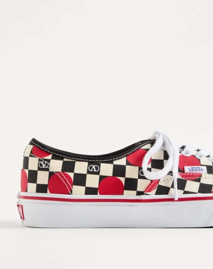 Niskie trampki Valentino Garavani i Vans z tkaniny z nadrukiem VLogo w szachownicę i detalami w kropki Niskie trampki Valentino Garavani i Vans z tkaniny z nadrukiem VLogo w szachownicę i detalami w kropki
