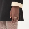 Pierścionek Coeur Royal z metalu, emalii i kryształów Swarovski® Pierścionek Coeur Royal z metalu, emalii i kryształów Swarovski®