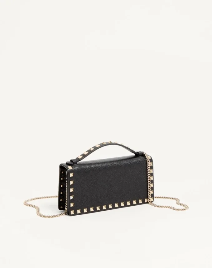 Portfel Rockstud z łańcuszkiem z ziarnistej skóry cielęcej Portfel Rockstud z łańcuszkiem z ziarnistej skóry cielęcej