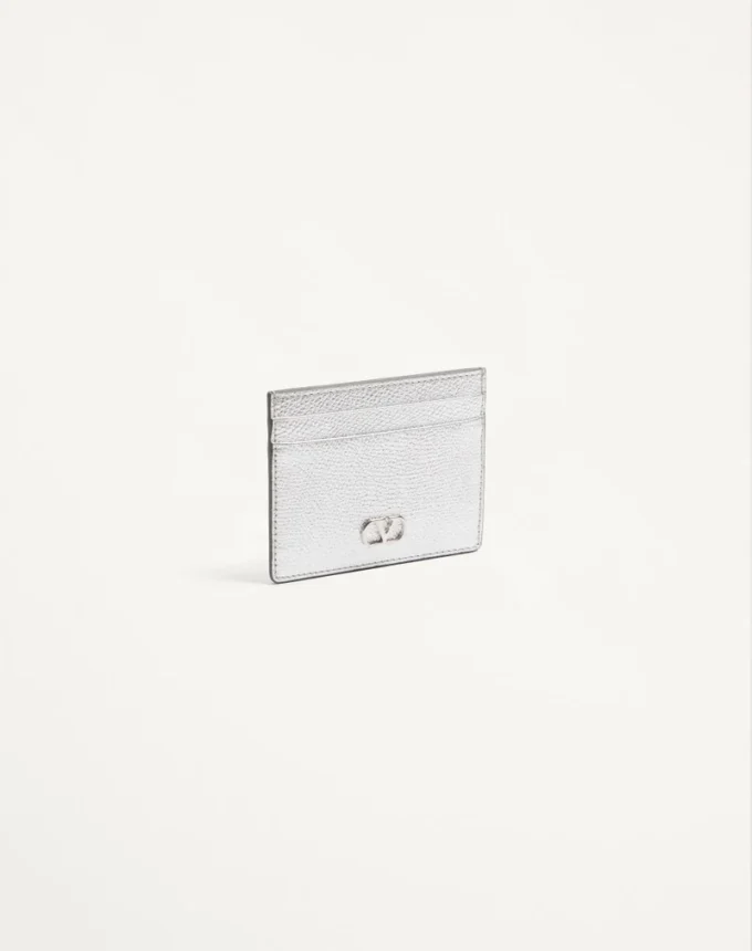 Portfel VLogo Signature z laminowanej ziarnistej skóry cielęcej Portfel VLogo Signature z laminowanej ziarnistej skóry cielęcej