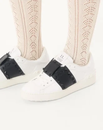 Rockstud Untitled Sneaker z cielęcej skóry z ćwiekami w tym samym kolorze Rockstud Untitled Sneaker z cielęcej skóry z ćwiekami w tym samym kolorze