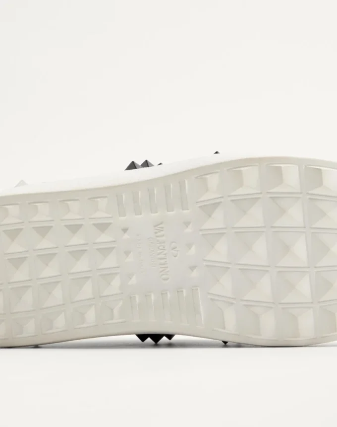 Rockstud Untitled Sneaker z cielęcej skóry z ćwiekami w tym samym kolorze Rockstud Untitled Sneaker z cielęcej skóry z ćwiekami w tym samym kolorze
