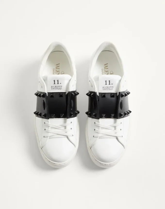 Rockstud Untitled Sneaker z cielęcej skóry z ćwiekami w tym samym kolorze Rockstud Untitled Sneaker z cielęcej skóry z ćwiekami w tym samym kolorze
