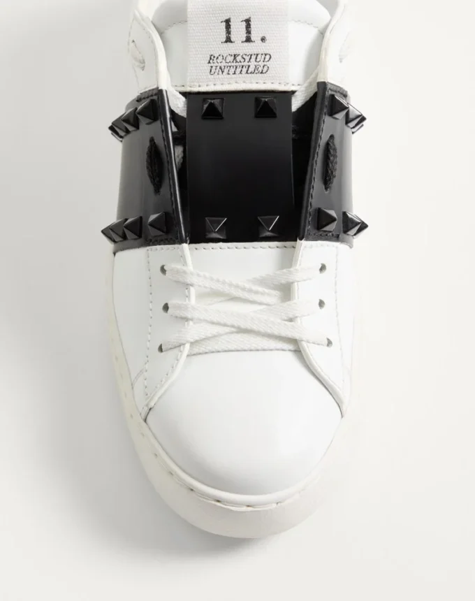 Rockstud Untitled Sneaker z cielęcej skóry z ćwiekami w tym samym kolorze Rockstud Untitled Sneaker z cielęcej skóry z ćwiekami w tym samym kolorze