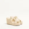 Sandały na koturnie Rockstud z laminowanej skóry nappa 90 mm Sandały na koturnie Rockstud z laminowanej skóry nappa 90 mm