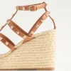 Sandały na koturnie Rockstud z paskami z cielęcej skóry 95 mm Sandały na koturnie Rockstud z paskami z cielęcej skóry 95 mm
