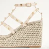 Sandały na koturnie z rzemykami Rockstud z cielęcej skóry 95 mm Sandały na koturnie z rzemykami Rockstud z cielęcej skóry 95 mm