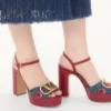 Sandały na platformie z denimu z haftem Cherryfic i sygnaturą Vlogo 115 mm Sandały na platformie z denimu z haftem Cherryfic i sygnaturą Vlogo 115 mm