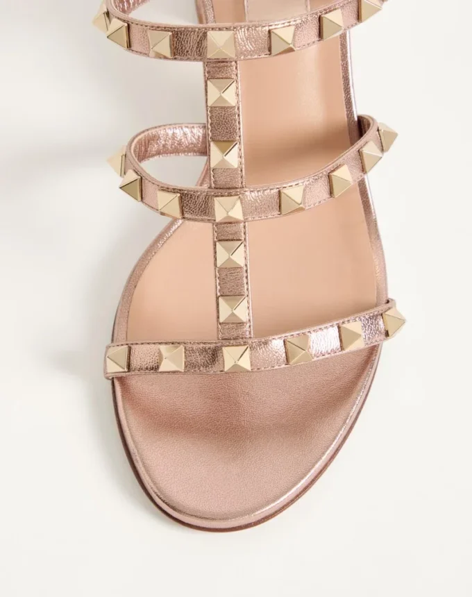 Sandały Rockstud Slide z laminowanej skóry nappa 60 mm