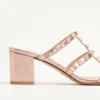 Sandały Rockstud Slide z laminowanej skóry nappa 60 mm