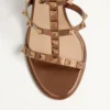 Sandały Rockstud z metalicznej skóry cielęcej z paskiem wokół kostki, 90 mm