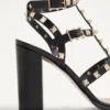 Sandały Rockstud z paskiem wokół kostki 90 mm