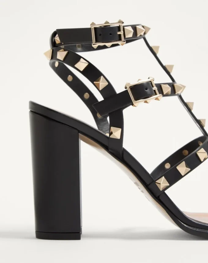 Sandały Rockstud z paskiem wokół kostki 90 mm