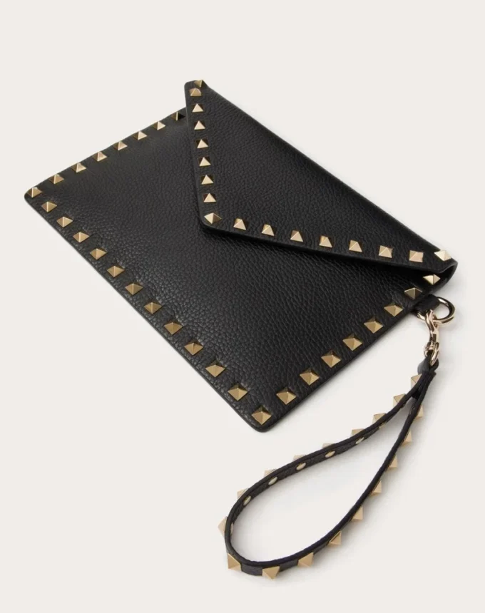 Saszetka Rockstud z ziarnistej skóry cielęcej Saszetka Rockstud z ziarnistej skóry cielęcej