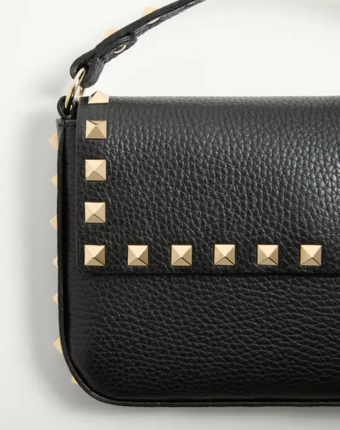 Saszetka Rockstud z ziarnistej skóry cielęcej