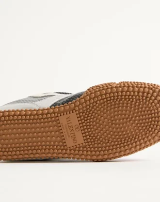 Sneakersy Amphibia z gumowanej skóry cielęcej i laminowanej nappa Sneakersy Amphibia z gumowanej skóry cielęcej i laminowanej nappa