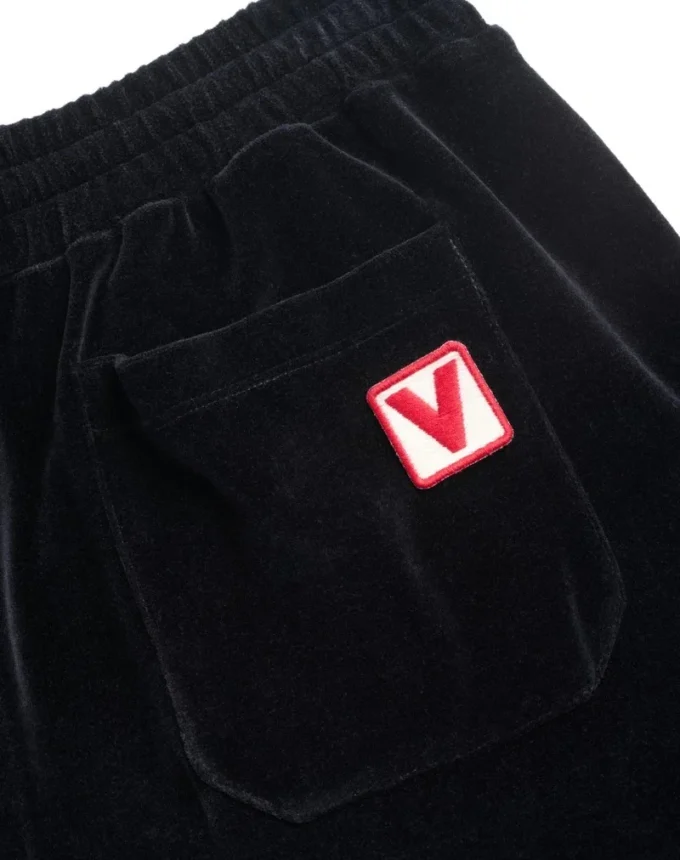 Spodnie dresowe z szenilu z naszywką Chez Valentino Spodnie dresowe z szenilu z naszywką Chez Valentino