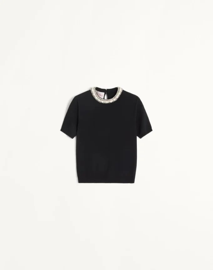 Sweter z haftem