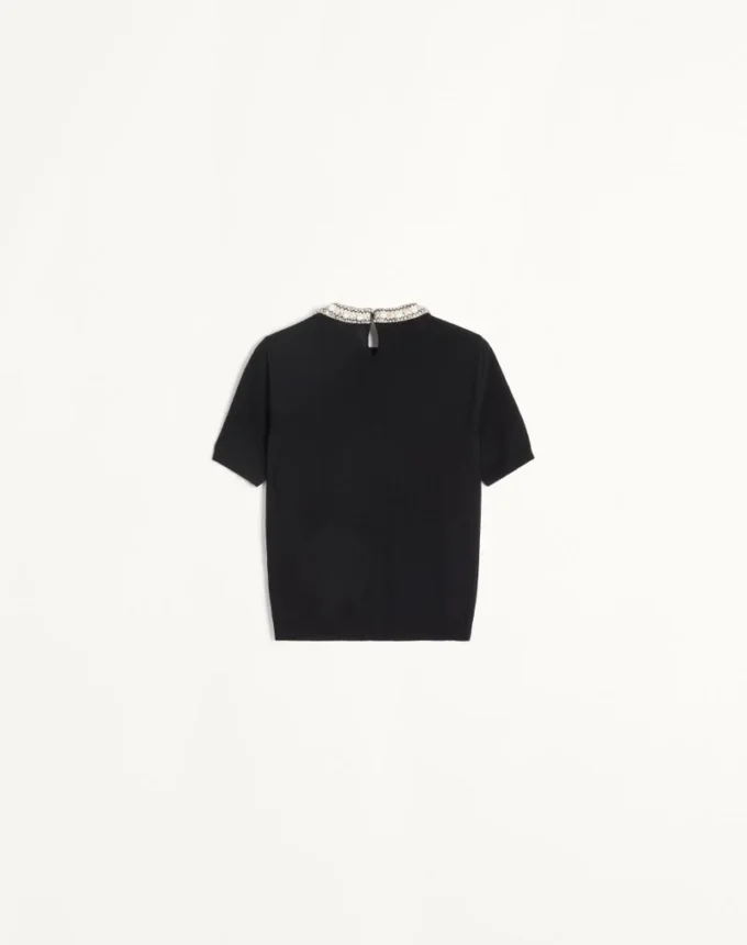 Sweter z haftem