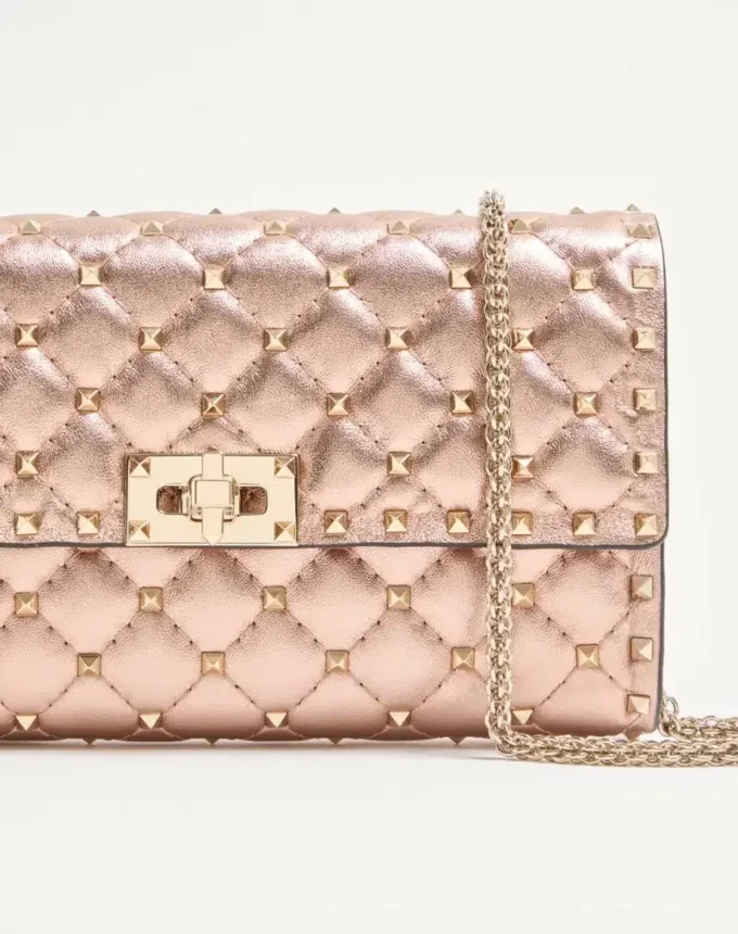 Torba na ramię Valentino Garavani Rockstud Spike z laminowanej skóry nappa Torba na ramię Valentino Garavani Rockstud Spike z laminowanej skóry nappa