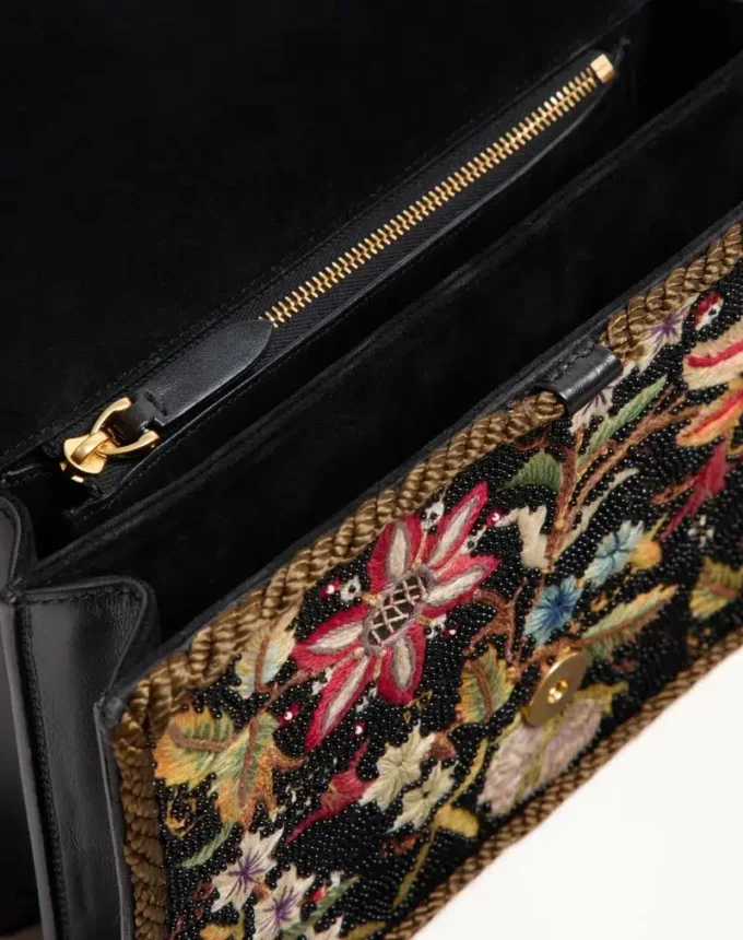 Torba na ramię Valentino Garavani Vain z haftem Torba na ramię Valentino Garavani Vain z haftem