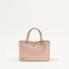 Torba na zakupy Rockstud Mini z laminowanej ziarnistej skóry cielęcej Torba na zakupy Rockstud Mini z laminowanej ziarnistej skóry cielęcej