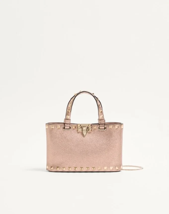 Torba na zakupy Rockstud Mini z laminowanej ziarnistej skóry cielęcej Torba na zakupy Rockstud Mini z laminowanej ziarnistej skóry cielęcej