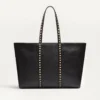 Torba na zakupy Valentino Garavani Rockstud z ziarnistej skóry cielęcej Torba na zakupy Valentino Garavani Rockstud z ziarnistej skóry cielęcej