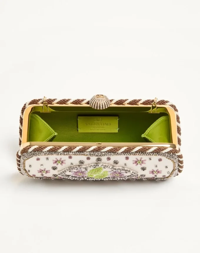 Valentino Garavani Carry Secrets Haftowana kopertówka Valentino Garavani Carry Secrets Haftowana kopertówka