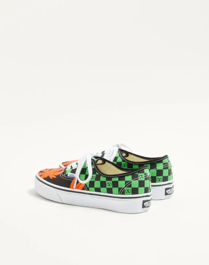 Valentino Garavani i Vans niskie trampki z nadrukiem VLogo Checkerboard i Tropical Leaves Valentino Garavani i Vans niskie trampki z nadrukiem VLogo Checkerboard i Tropical Leaves