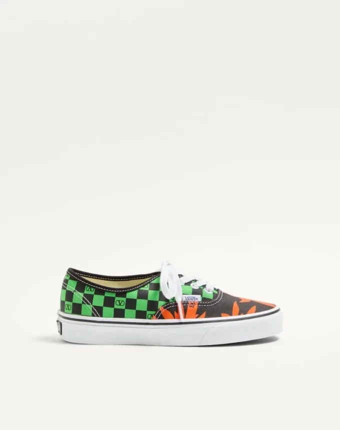 Valentino Garavani i Vans niskie trampki z nadrukiem VLogo Checkerboard i Tropical Leaves Valentino Garavani i Vans niskie trampki z nadrukiem VLogo Checkerboard i Tropical Leaves