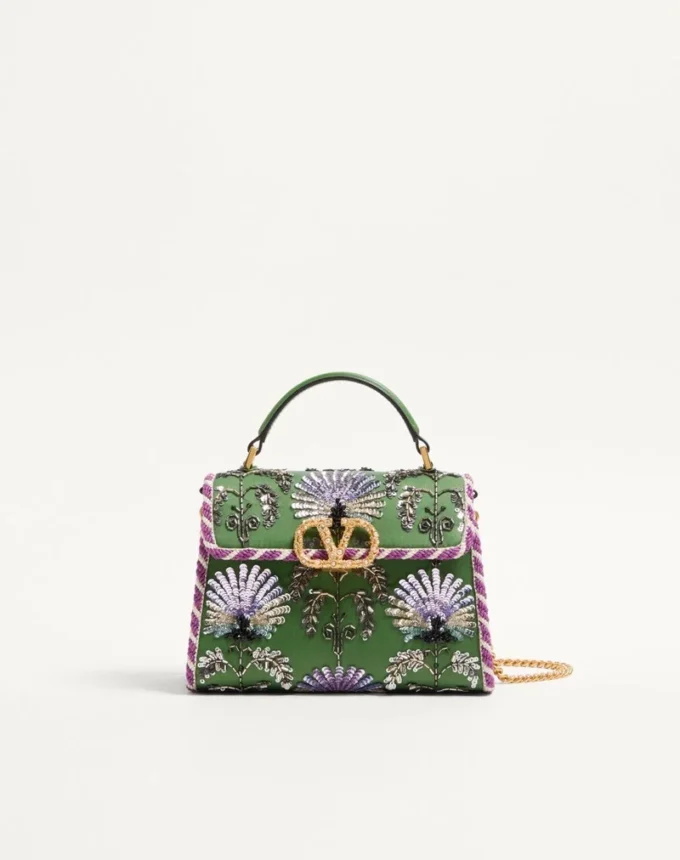 Valentino Garavani Mini Vsling Haftowana torebka z logo z kryształkami Valentino Garavani Mini Vsling Haftowana torebka z logo z kryształkami