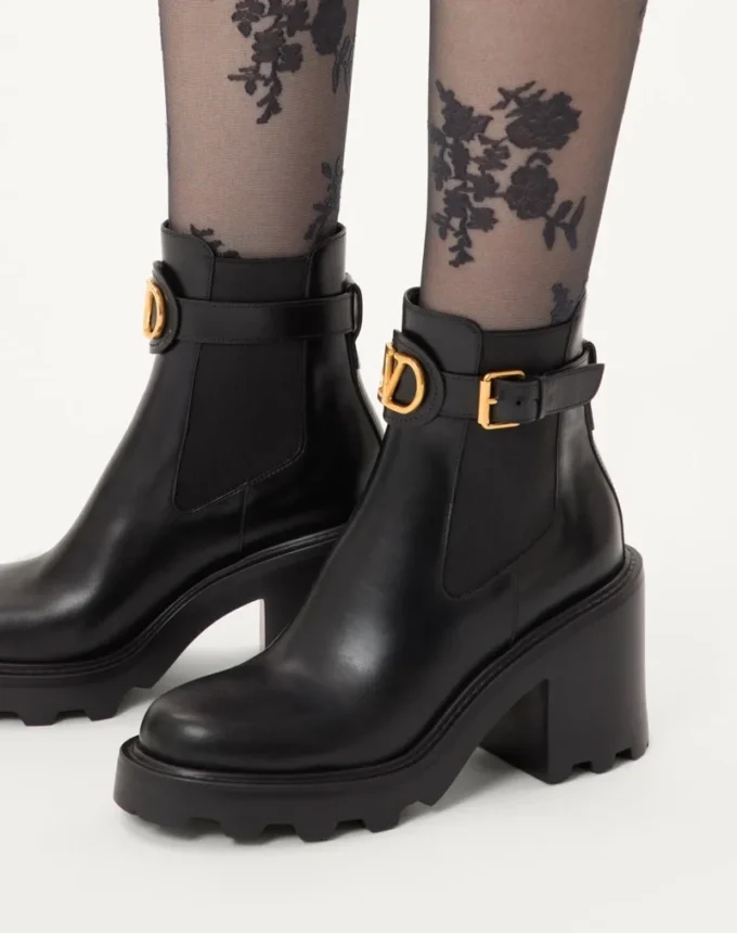 Vlogo Signature Calfskin Beatle 90 mm Vlogo Signature Calfskin Beatle 90 mm