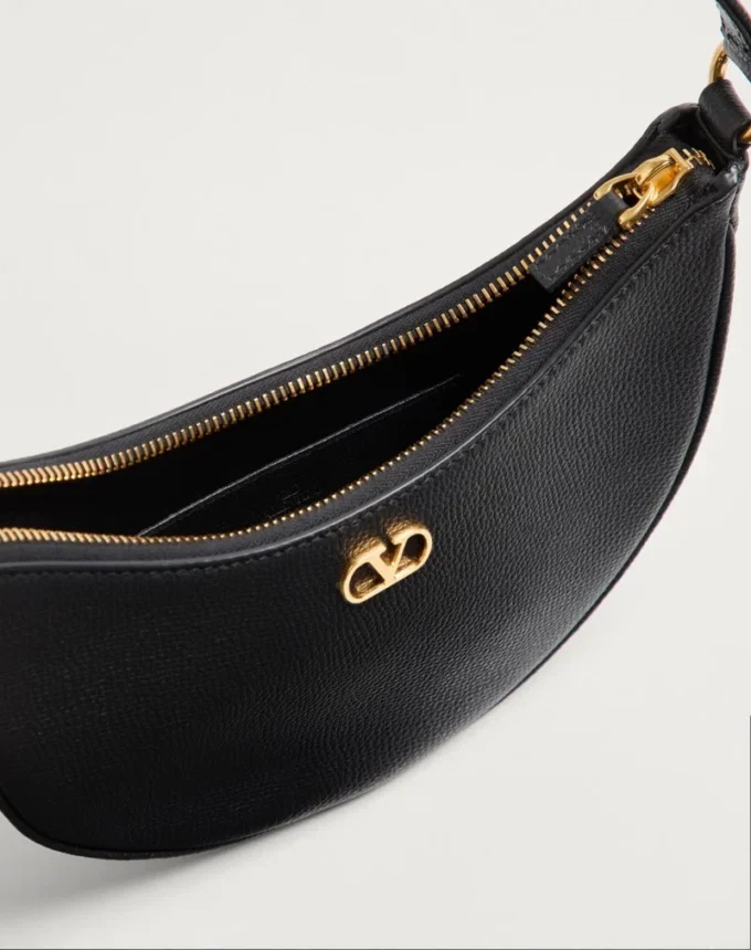 Vlogo Signature Mini Hobo Bag z ziarnistej skóry cielęcej Vlogo Signature Mini Hobo Bag z ziarnistej skóry cielęcej