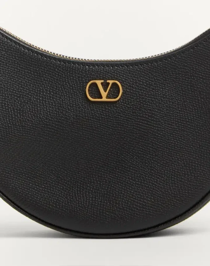 Vlogo Signature Mini Hobo Bag z ziarnistej skóry cielęcej Vlogo Signature Mini Hobo Bag z ziarnistej skóry cielęcej